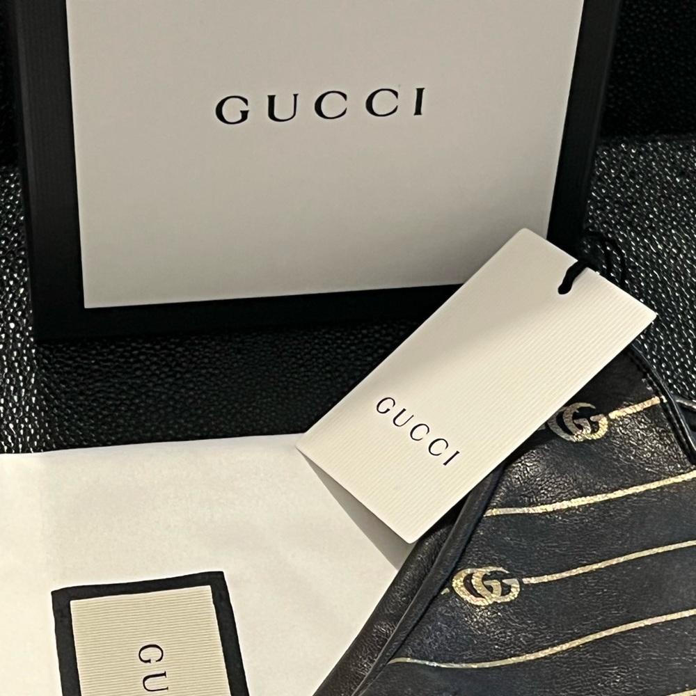 GUCCI GG Leather Gloves | Black and Gold - Picture 3 of 7